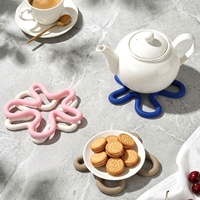 Tapis de table en silicone isolant thermique, résistant à la chaleur, pour casseroles et ustensiles de cuisine, dessous de verre, style moderne et minimaliste