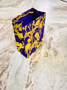 Sac cadeau de luxe en papier artisanal personnalisé, imprimé violet et or, avec poignée, recyclable, pour emballage cadeau et artisanat - Product Image 3