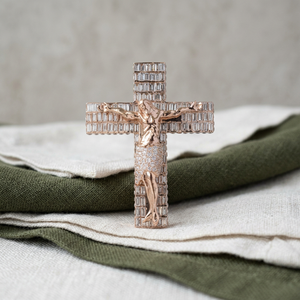 Colgante de lujo estilo hip hop para fiestas y eventos, con incrustaciones de plata 925, moissanita y diamantes, con forma de cruz de Jesús, brillante. - Product Image 2
