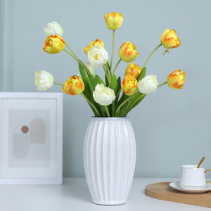 Fleur artificielle en soie Ruilisi, tulipe à 3 têtes, multicouche, blanche et orange, décoration de mariage et de maison - Product Image 1