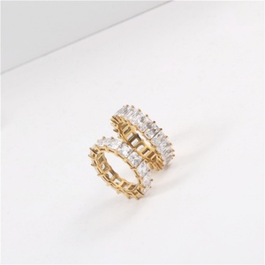Anillos de Zirconia Cúbica AAA de Alta Gama, Anillo Baguette Chapado en Oro de 18k, Joyería de Acero Inoxidable para Mujer - Product Image 4