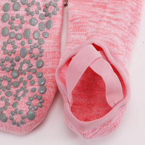 Youth Barre Grippy Invisible Calze Antiscivolo Pilates Calcetines Low Cut Anti Slip Yoga Calcetines tobilleros con logotipo en la parte inferior - Product Image 4