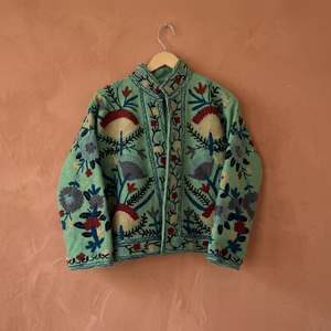 Veste Suzani brodée à la main pour femmes, veste textile artisanale indienne traditionnelle, veste brodée florale faite à la main, style bohème ethnique - Product Image 4