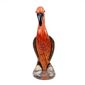 Figurine d'oiseau en verre soufflé à la main, plumes rouges orangées, bec noir, artisanat décoratif sur le thème des animaux - Product Image 1