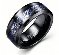 Bague de mariage POYA 8 mm bleue et noire avec dragon celtique incrusté et bord biseauté poli