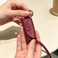 Étui à rouge à lèvres en cuir PU personnalisé, porte-clés, mini pochette portable pour baume à lèvres, sac de rangement cosmétique tendance, breloque de sac à main pour femme