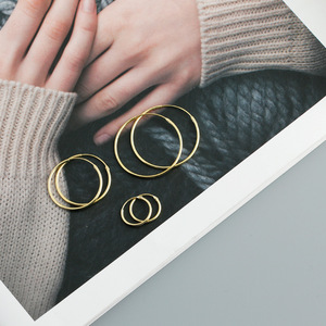 Commercio all'ingrosso di moda <span class=keywords><strong>925</strong></span> <span class=keywords><strong>argento</strong></span> Sterling rotondo 12mm 22mm 28 mm <span class=keywords><strong>argento</strong></span> placcato oro placcato <span class=keywords><strong>cerchio</strong></span> placcato Plain <span class=keywords><strong>orecchini</strong></span> a <span class=keywords><strong>cerchio</strong></span> per le donne - Product Image 3