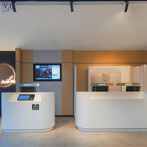Chiosco Personalizzato in Corian Bianco di Alta Qualità, Bancone Self-Service per Banche e Aeroporti - Product Image 4