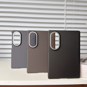 เคสโทรศัพท์ KAOU Slim Light ลายคาร์บอนไฟเบอร์ รองรับการชาร์จไร้สาย สำหรับ Samsung Galaxy Z Fold8 - Product Image 2
