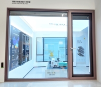 Ventana Abatible de Aluminio para Proyectos de Villas en EE. UU. con Persianas Eléctricas, Doble Acristalamiento, Aislamiento Térmico Low-E, Ahorro Energético y Malla de Seguridad
