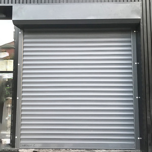 Nhà Máy Bán Buôn Nhôm Con Lăn Màn Trập Tự Động An Ninh Kim Loại Cán Cửa Sổ Cửa Windproof Tính Năng Cho Nhà Để Xe Hoàn Thành - Product Image 1