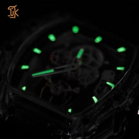 Fournisseur de montres transparentes blanches personnalisées avec logo OEM, marque privée, montre-bracelet squelette tonneau automatique mécanique unique pour hommes