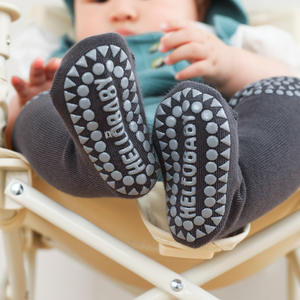 Chaussettes aux genoux en coton personnalisées en gros pour nouveau-nés Chaussettes de marche antidérapantes pour bébé pour la protection des genoux Chaussettes à pince au sol - Product Image 3