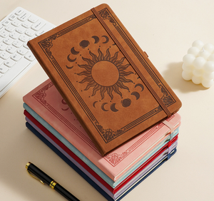 Libreta de Tapa Dura de Cuero Sintético <span class=keywords><strong>PU</strong></span> con Logotipo Personalizado, Agenda, Cuaderno A5 con Grabado en Relieve en Toda la Cubierta, Banda Elástica y Soporte para Bolígrafo - Product Image 5