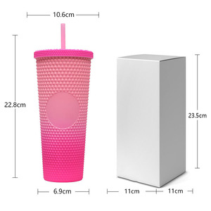 Bicchiere Diamantato da 710ml con Coperchio e Cannuccia, Tazza in Plastica da 24 Once per Campeggio e Caffè Freddo, Design Elegante con Borchie - Product Image 2