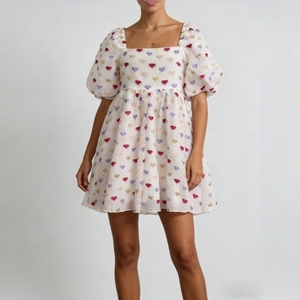 Robe personnalisée en tissu écologique à imprimé cœur, col carré, manches bouffantes, taille froncée, coupe trapèze, longueur mini pour femme - Product Image 1