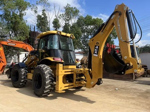Chargeuse-pelleteuse JCE 4CX, moteur Cummins, hydraulique MOOG, charge nominale de 7 tonnes, modèle 2023, bras et godet jaunes, équipement de construction - Product Image 4