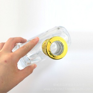 Bouteille en verre transparente épaisse <span class=keywords><strong>de</strong></span> 700 ml pour spiritueux XO, vin rouge, liqueur étrangère, spiritueux blanc, forme plate, motif grain d'eau, couronne - Product Image 3