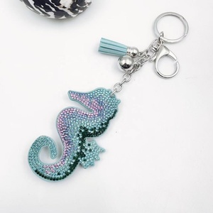 Nuevo y popular llavero de carabinero de terciopelo coreano con diseño de caballito de mar, llavero con diamantes de imitación, colgante para bolso, borla de cuero y gema de cristal marino - Product Image 2
