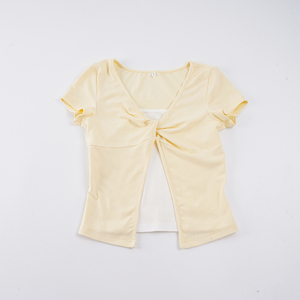 T-shirt décontracté et confortable à manches courtes, effet deux pièces, avec nœud torsadé et blocs de couleur – Haut à nœuds superposés contrastant pour femme - Product Image 2