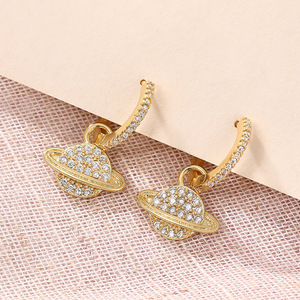 Boucles d'oreilles Sparkling Planet pour femmes, bijoux créatifs, délicats et polyvalents, pour tous les jours - Product Image 6