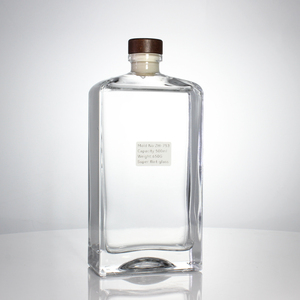 Bouteilles recyclables en verre <span class=keywords><strong>de</strong></span> forme carrée <span class=keywords><strong>de</strong></span> 250ml 500ml à <span class=keywords><strong>prix</strong></span> d'usine pour whisky liqueur vodka <span class=keywords><strong>gin</strong></span> avec liège Vente en gros - Product Image 1
