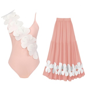 Nuevo Traje de Baño Deportivo OEM 2025 de Marca, Bikini Atrevido Rosa para Mujer Madura, Conjunto de 2 Piezas con Push-up, Cristales y Secado Rápido, Tanga en V - Product Image 1