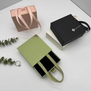 Boîte à bijoux en papier personnalisée Shengcan à faible MOQ avec logo, poignée en ruban et insert en mousse pour emballage cadeau - Product Image 1