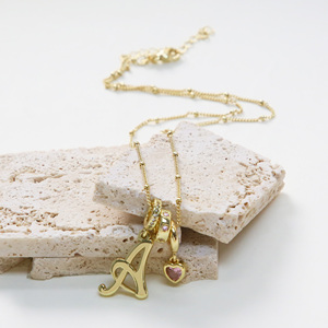 Collana Personalizzata Placcata Oro 18K con 26 Lettere, Cuore Rosa e Zircone Rotondo, Regalo per San Valentino e Natale per Amici e Coppie - Product Image 4