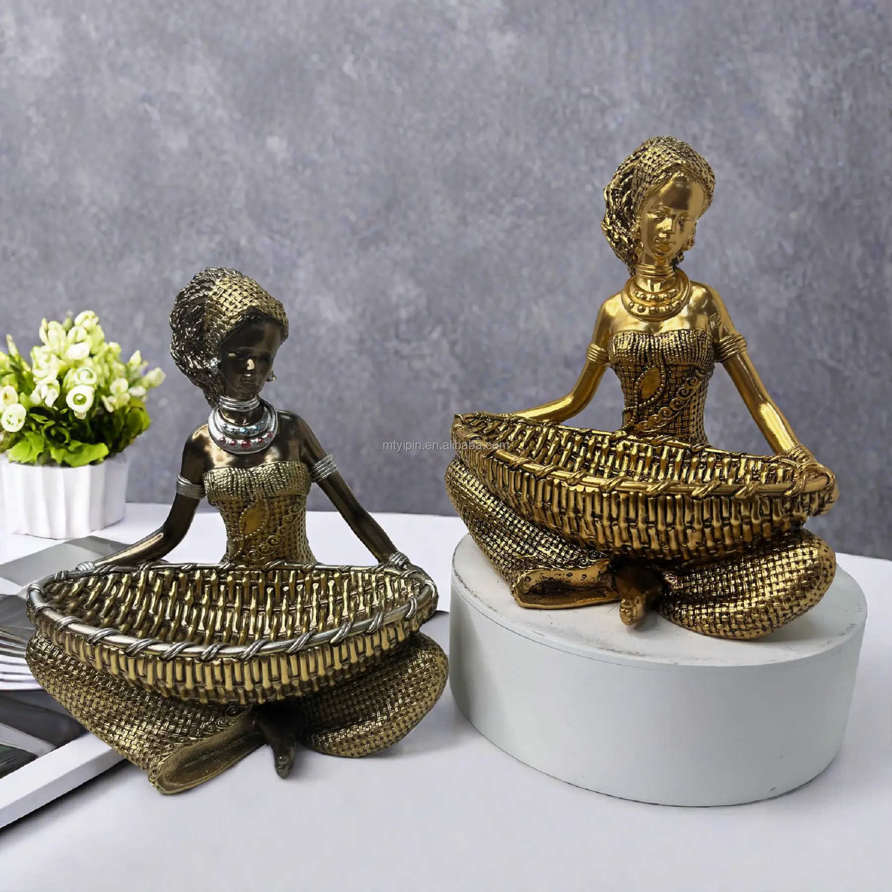 Estatua de mujer africana negra, figurita de dama dorada, portavelas para el hogar, plato de caramelo de fruta, regalo artesanal de resina