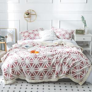 Housse de couette d'hiver en flanelle de laine de style nordique deux côtés - Product Image 3