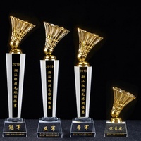 Trophées et médailles de badminton personnalisés Oneway Golden – Gravure de logo personnalisé, design pyramidal en cristal – Tendance mode, métal multi-impression