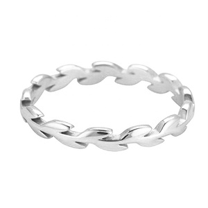 Anillo de Hoja de Olivo Minimalista Clásico de la Paz y la Eternidad Chapado en Oro de 18k de Latón Gemnel para Mujer - Product Image 4