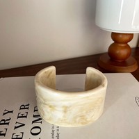 Bracelet en résine irrégulier, léger, transparent et coloré, esthétique artistique, de qualité supérieure, avec matériaux écologiques pour l'été