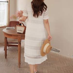 Vestido Runqi N8701 con Cuello en V y Cintura Ajustada, Color Blanco Jazmín, Manga Corta, Estilo Casual Diario para Mujer - Product Image 3