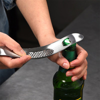 RVS knoflookpers, gebogen wiegende knoflookpers met flesopener, handmatige knoflookknijper, keukenhulpje