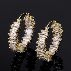 Pendientes de Aro Rectangulares E796 en Oro con Cristales de Circonita, Diseño de Canal, para Mujer, de Lujo, para Uso Diario - Product Image 4
