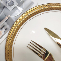 Assiettes de présentation JQY à bord doré pour mariage, décoration de table de luxe, assiettes à dîner en porcelaine blanche de 13 pouces avec bordure dorée