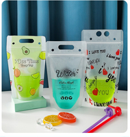 Poches à Boissons Biodégradables Transparente Clair pour Jus de Fruits et Boissons type Sang de Vampire, avec Pailles, Logo et Fermeture Ziplock, Format Doypack