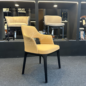 Fauteuil d'appoint contemporain unique à dossier ouvert en similicuir avec accoudoirs à oreilles, structure en bois noir pour café commercial - Product Image 2