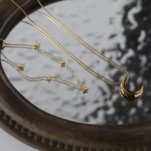 Collier en acier inoxydable 316L plaqué or 18 carats PVD, motif croissant de lune 3D et chevrons, résistant au ternissement, délicat, pour clavicule, motif étoile et lune - Product Image 3