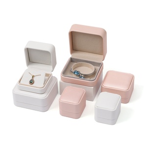 Caja de Joyería de Piel Sintética PU Rosa/Blanca de Lujo Personalizada al por Mayor, con Patrón Sólido, Hecha a Mano, para Anillos y Pendientes de Boda, con Cierre de Hebilla y Logotipo Personalizado - Product Image 3