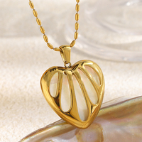 Collier pour femme Dreamshow, pendentif en forme de cœur creux en coquille blanche, bijoux en acier inoxydable plaqué or, cadeau pour la fête des mères