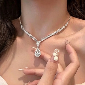 Collier ras du cou en cristal en forme de larme, bijoux de mariage étincelants - Product Image 3