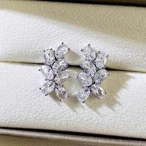 Orecchini in Oro Bianco con Diamanti Taglio Ovale Colore D Naturale Certificati per Gioielli da Sposa di Lusso da Donna - Product Image 5