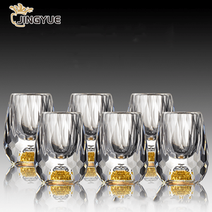 แก้วช็อตคริสตัลเพชรขนาด 1.5 ออนซ์ ประดับด้วยทองคำเปลว 24k ทำมืออย่างหรูหรา สำหรับดื่มเหล้าเหมาไถ้ เทกีล่า - Product Image 3