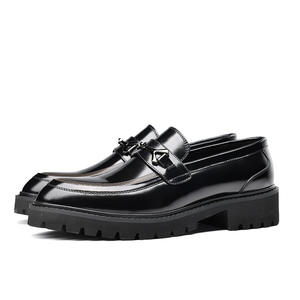 Mocasines de plataforma de cuero de vaca en capas para hombre - zapatos casuales de negocios de cuero brillante a la moda, zapatos formales de cuero de una pieza estilo británico - Product Image 1
