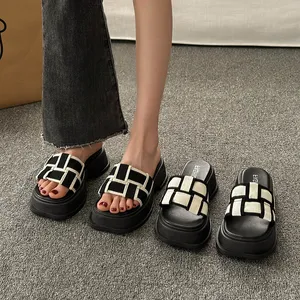 6616 nuevas Sandalias de tacón con estilo, zapatillas de lona tejidas en blanco y negro para mujer, estilo de moda para mujer encantador