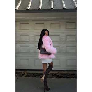 เสื้อแจ็คเก็ตขนเฟอร์สีชมพู Rufina ตกแต่งสไตล์วินเทจ พร้อมกระดุม ผ้าไหมพิมพ์ลายทางสั้น และวัสดุผ้าขนสัตว์ - Product Image 1