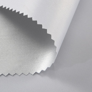 Tissu Oxford enduit d'argent 210D résistant aux UV Tissu tissé de haute qualité <span class=keywords><strong>imperméable</strong></span> pour bâches de <span class=keywords><strong>voiture</strong></span> haut de gamme - Product Image 4